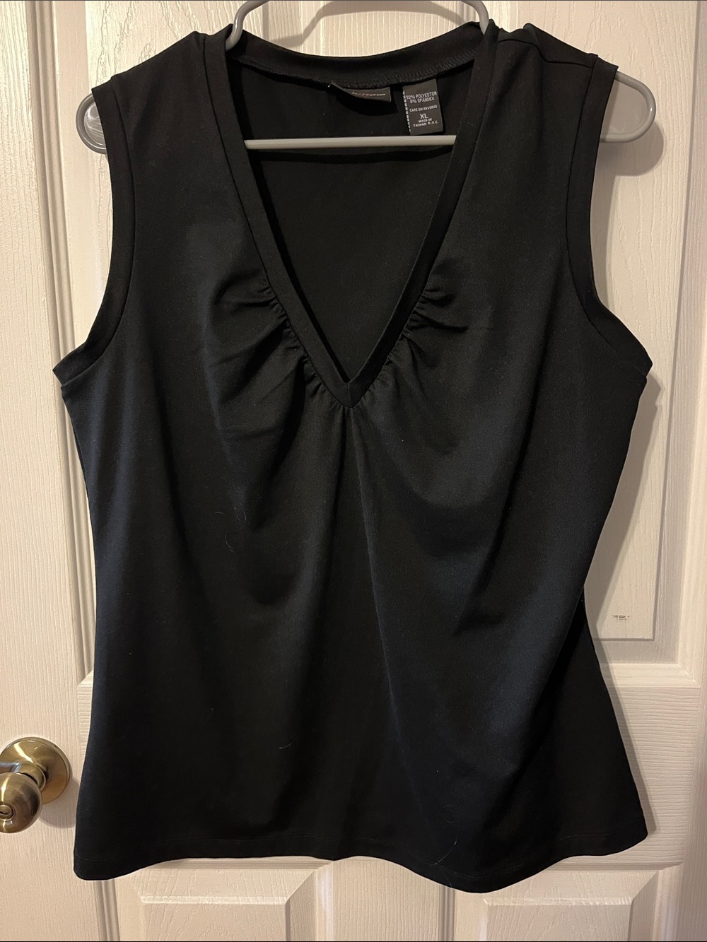 New York & Company Black V-Neck Sleeveless Tank